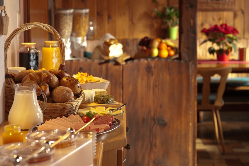 boulangerie-LA BOLLENE VESUBIE-min_breakfast_buffet_food_restaurant_meal_hotel_plate_fresh-718745